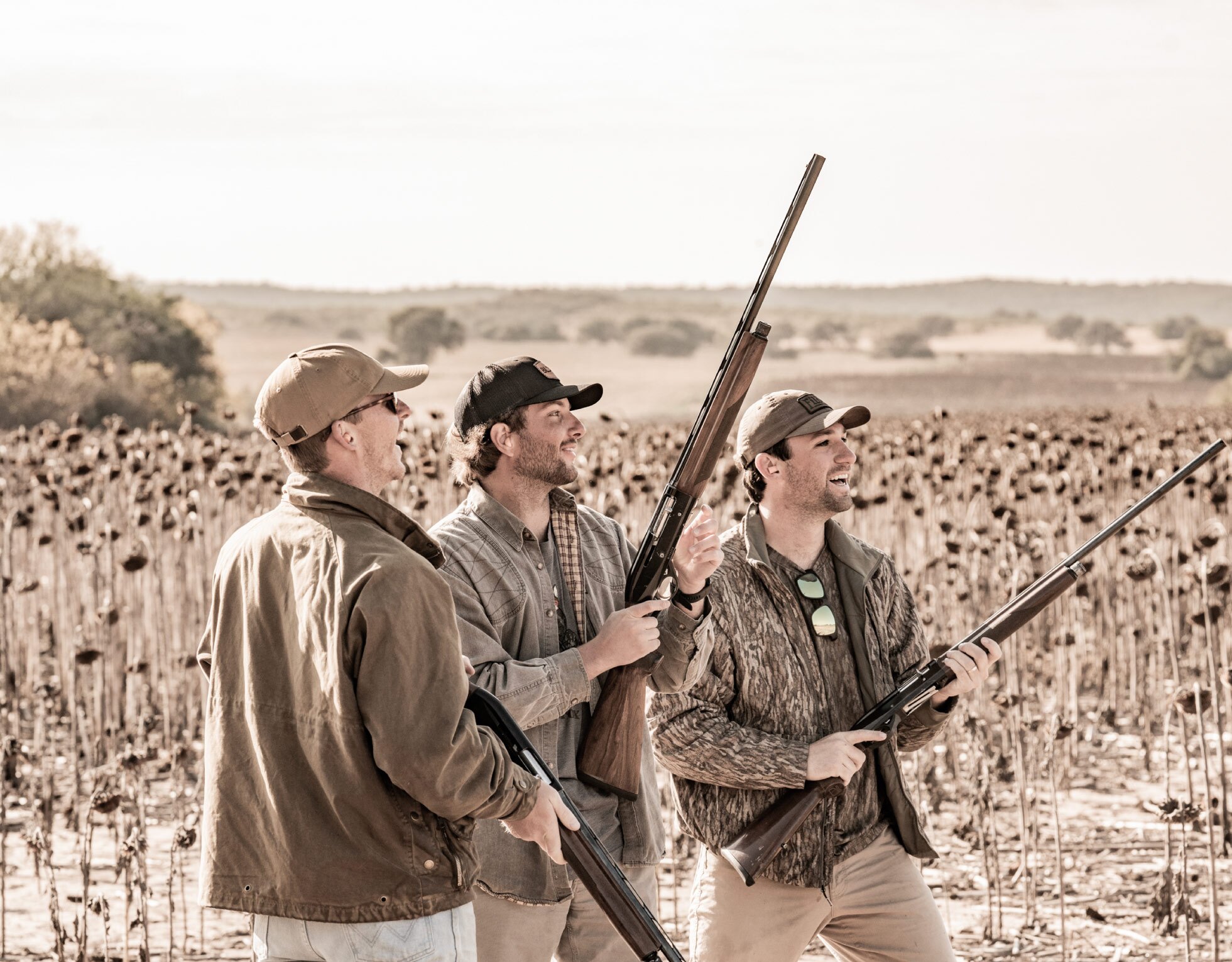 Wingshooting hunters at an H&H Outfitters lodge in Córdoba