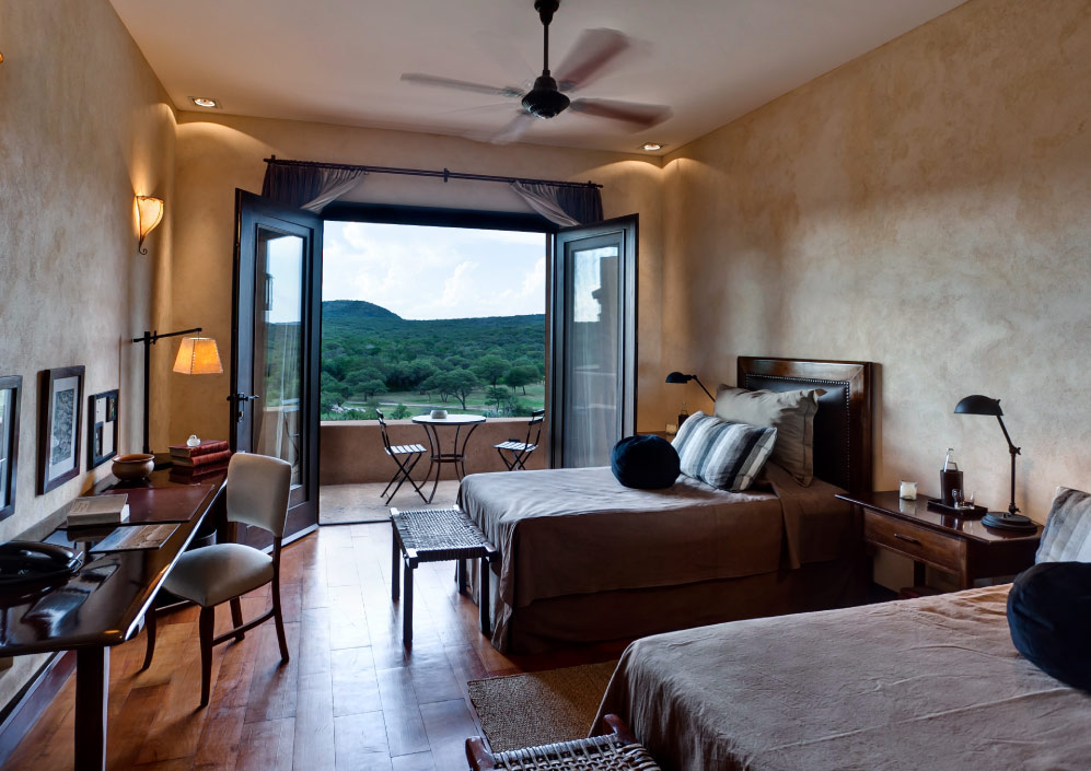 Guayascate lodge grounds and architecture